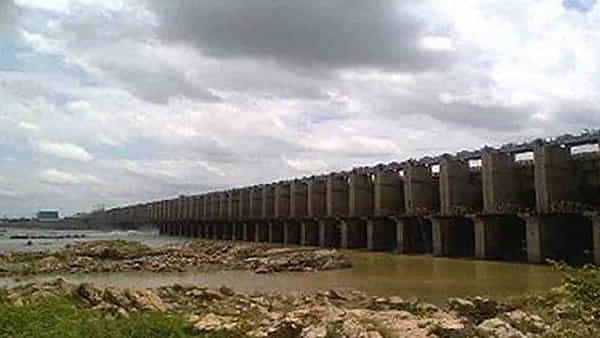 Telangana: ప్రశ్నార్థకంగా రైతుల పరిస్థితి.. వర్షాలు లేక, నీళ్లు రాక అల్లాడిపోతున్న కర్షకులు..