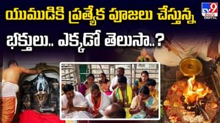 ఫోన్ మాట్లాడుతూ బైక్ నడుపుతున్నారా ?? అయితే ఈ వీడియో మీ కోసమే
