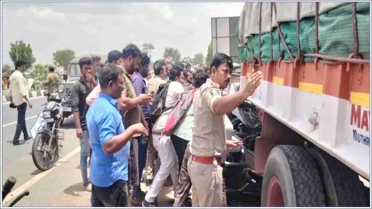 Road Accident: కడపలో ఘోర రోడ్డు ప్రమాదం.. ఒకే కుటుంబానికి చెందిన ముగ్గురు మృతి