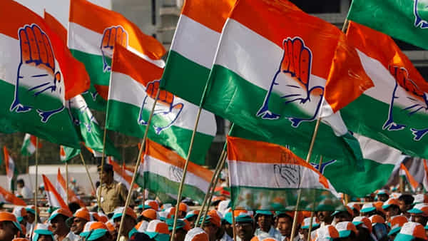 Telangana: కాంగ్రెస్లో మరోసారి భగ్గుమన్న వర్గపోరు.. పొట్టు పొట్టు కొట్టుకున్న ఆ జిల్లా హస్తం నేతలు
