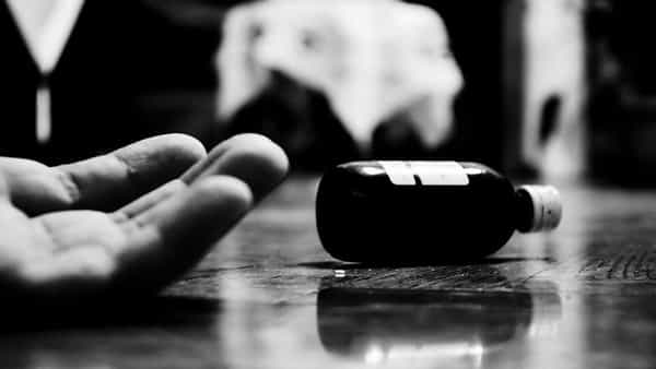 SBI Bank Manager Suicide: పురుగుల మందుతాగి SBI బ్యాంక్ మేనేజర్ ఆత్మహత్య.. కారణం ఇదే!