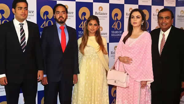 RIL AGM 2023: వారసులొచ్చిన వేళ రిలయన్స్ బోర్డుకు నీతా అంబానీ రాజీనామా.. ఫౌండేషన్ చైర్పర్సన్గానే కొనసాగుతూ..