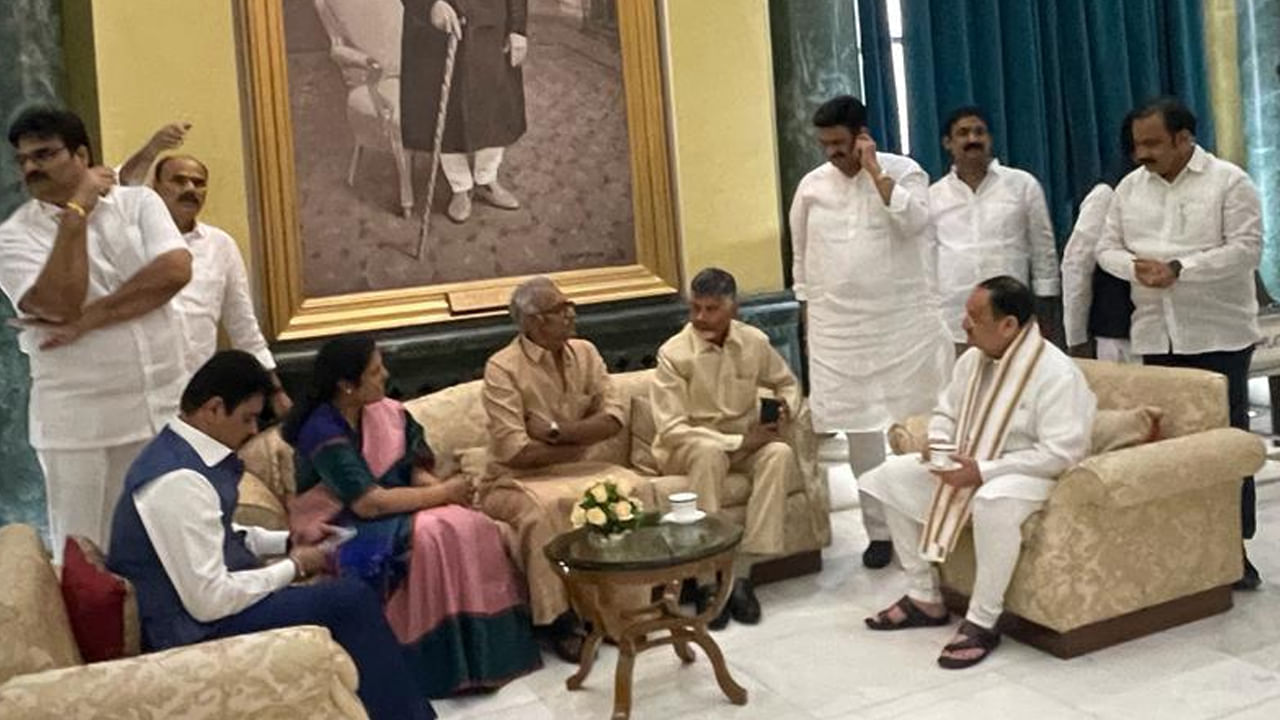 Andhra Pradesh: ఏపీలో రాజకీయ సమీకరణాలు మారుతున్నాయా..? వారి భేటీ వెనుక సిక్రెట్ అదేనా..