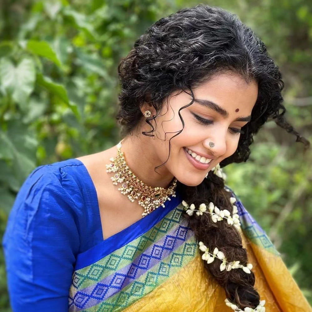 అతి తక్కువ సమయంలో టాలీవుడ్ లో మంచి క్రేజ్ సంపాదించుకుంది. తెలుగుతో పాటు మలయాళం, తమిళ భాషలలో కూడా నటించి అక్కడ కూడా మంచి అభిమానాన్ని సొంతం చేసుకుంది. ఇక సోషల్ మీడియాలోను ఎప్పుడు యాక్టివ్‌గా ఉంటూ అభిమానులకు దగ్గరగా ఉంటుంది ముద్దుగుమ్మ. 