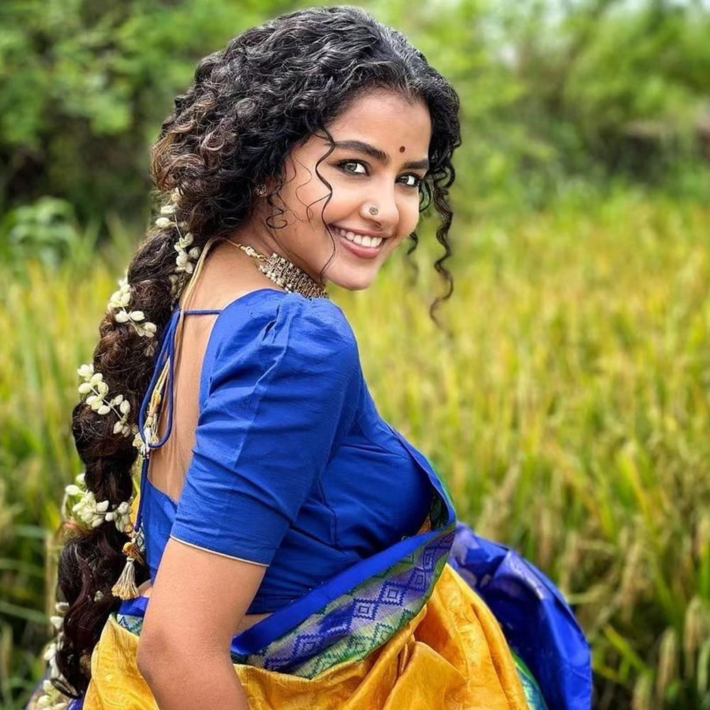 అదే ఊపులో ‘టిల్లు స్వ్కేవర్’ లో ఇంపార్టెంట్ రోల్ ప్లే చేస్తోంది. ఈ సినిమా పై భారీ అంచనాలే ఉన్నాయి. ఈ సినిమాలో ఇప్పటి వరకు చూడని అనుపమను చూస్తారని ట్వీట్ చేసింది.