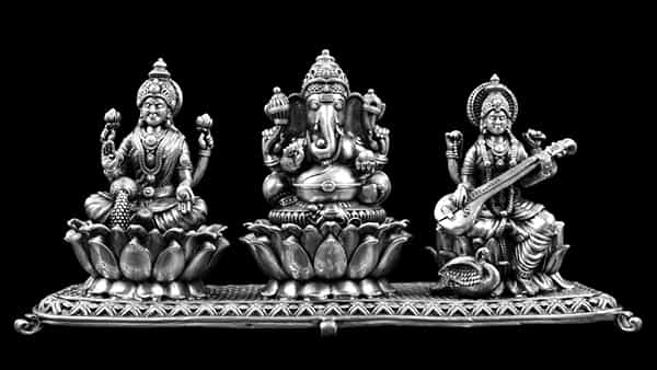 Astro Tips: జ్యోతిష్య శాస్త్ర ప్రకారం ఈ రోజుల్లో వెండి కొంటే చాలా శ్రేయస్కరం .. లక్ష్మీదేవి అనుగ్రహం మీ సొంతం..