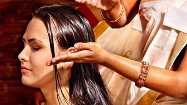 Astrology Tips: మహిళలు తలంటు స్నానం చేయడానికి కూడా కొన్ని నియమాలున్నాయి.. ఏ రోజు శుభకరం అంటే..