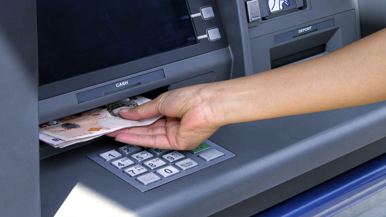 How to Use an ATM: ఏటీఎం మెషిన్ నుంచి డబ్బు డ్రా చేయడమే కాదండోయ్‌.. ఈ 6 పనులు కూడా చేయొచ్చు..