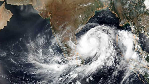 Weather Forecast: బంగాళాఖాతంలో అల్పపీడనం.. ఈ జిల్లాలో భారీగా వర్షాలు పడే అవకాశం..