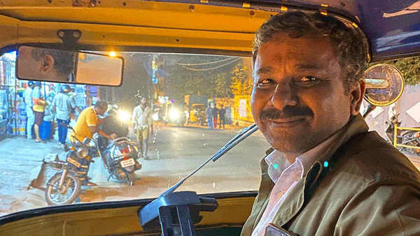 38 ఏళ్ల క్రితమే చదువు వదిలేసిన ఆటోడ్రైవర్... ఇంగ్లీష్ లో సాధించిన మార్కులు తెలిస్తే నోరెళ్లబెడతారు..