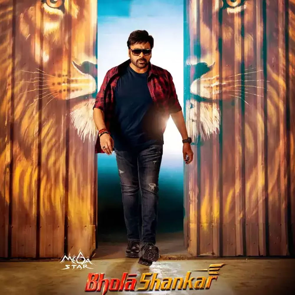 మెగాస్టార్‌ చిరంజీవి నటించిన 'భోళా శంకర్‌' సినిమా నిన్న విడుదలైంది. తమిళ 'వేదాళం' సినిమాకు రీమేక్‌ ఇది. ఈ ఏడాది ఆల్రెడీ 'వాల్తేరు వీరయ్య' సక్సెస్‌ మీదున్నారు చిరంజీవి. ఇప్పుడు భోళాశంకర్‌ సక్సెస్‌ కొడితే, వరుసగా హ్యాట్రిక్‌ హిట్‌ అందుకున్నట్టే. అందుకే నెట్టింట, థియేటర్ల ముందు సందడి చేస్తున్నారు అభిమానులు.