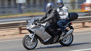 Andhra Pradesh: సూపర్..  బైక్ దొంగలను పట్టుకున్న మహిళా గార్డ్స్..