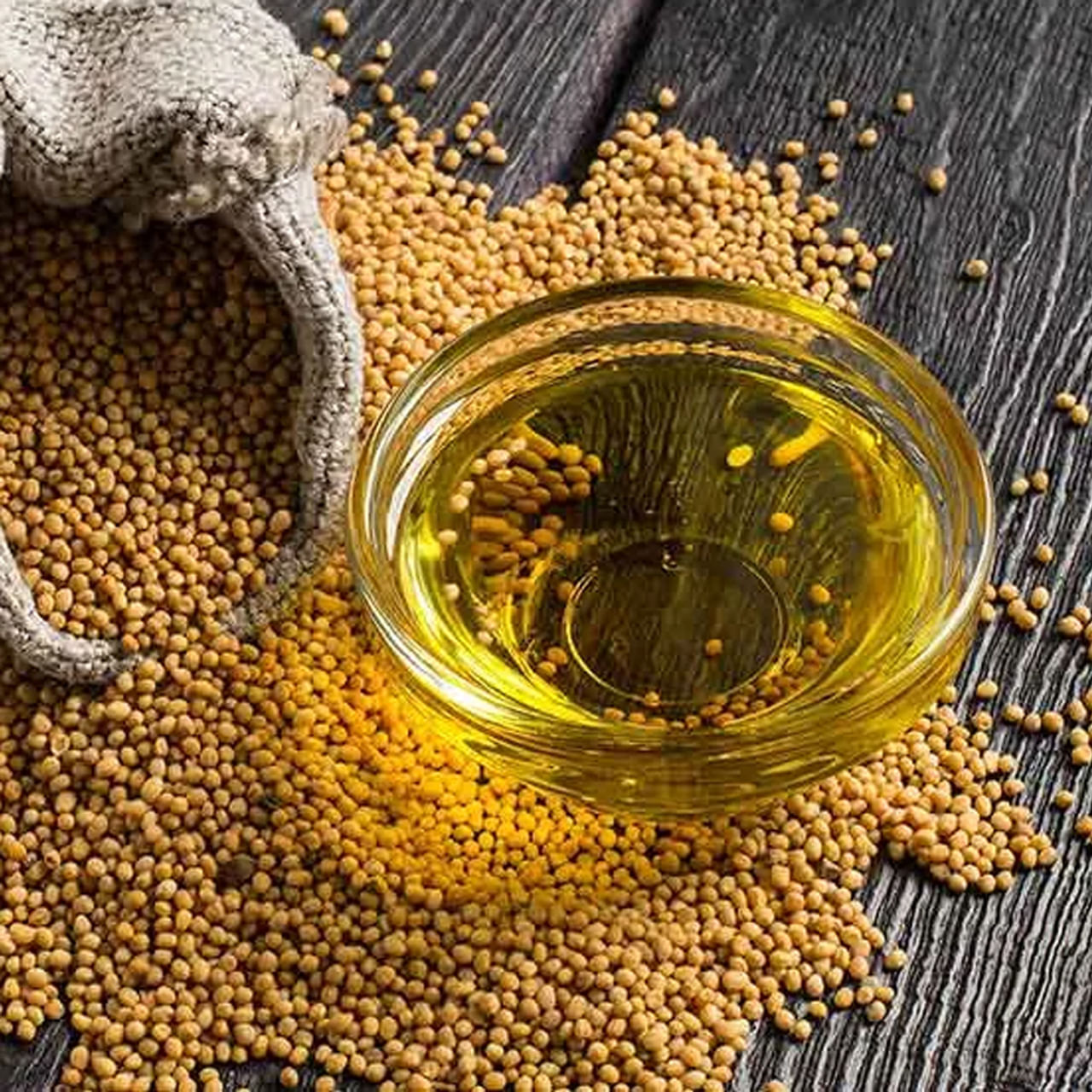 ఉత్తర భారతదేశంలో ఆవనూనె బాగా ప్రాచుర్యం పొందింది. దీన్ని ఆహారంలో చేర్చుకోవడం వల్ల హృదయ సంబంధ ప్రయోజనాలు అనేకం ఉన్నాయి. దీనిలో మోనోఅన్‌శాచురేటెడ్, పాలీఅన్‌శాచురేటెడ్ ఫ్యాటీ యాసిడ్స్ ఉంటాయి. ఈ రెండూ చెడు కొలెస్ట్రాల్ స్థాయిలను తగ్గించడంలో సహాయపడతాయి.