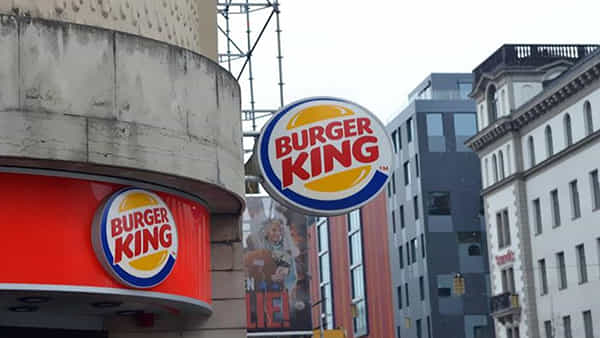Burger King: 27 ఏళ్లలో ఎన్నడూ సెలవు పెట్టని ఉద్యోగి.. అతని అంకితభావానికి రూ. 3.5 కోట్ల ప్రతిఫలం దక్కింది..!