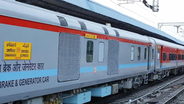 Andhra Pradesh: ఆ రెండు ట్రైన్లే వారి టార్గెట్.. అర్ధరాత్రి ప్రయాణికులందరూ గాఢ నిద్రలో ఉండగా..