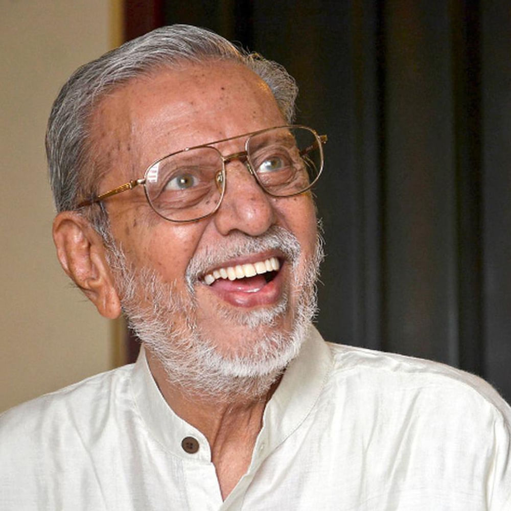 Charuhasan: కమల్‌హాసన్‌ సోదరుడు చారుహాసన్‌కి ఇప్పుడు 93 సంవత్సరాలు. ఈ వయసులో ఆయన సిల్వర్‌ స్క్రీన్‌ మీద డాన్‌గా కనిపించబోతున్నారు. 'హర' అనే సినిమాలో ఆయన ఈ కేరక్టర్‌ చేస్తున్నారు. విద్యార్థి దశలోనే గుడ్‌ టచ్‌, బ్యాడ్‌ టచ్‌ వంటి విషయాలను చెప్పే సినిమా ఇది. ఇందులో చారుహాసన్‌ సామాజిక బాధ్యత కలిగిన డాన్‌గా కనిపిస్తారు.