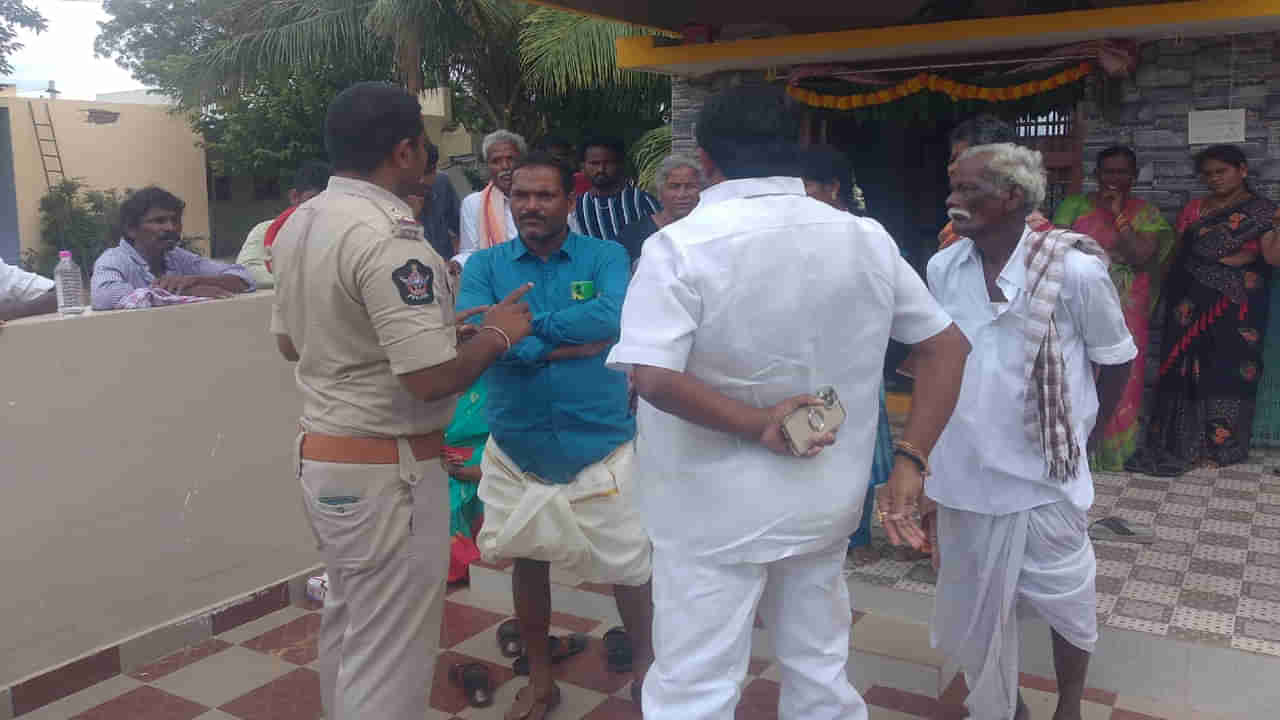 Child Marriage: బాల్య వివాహం చేస్తున్నారంటూ సీఎం ఆఫీస్‌లో మైనర్ బాలిక ఫిర్యాదు.. అడ్డుకున్న పోలీసులు