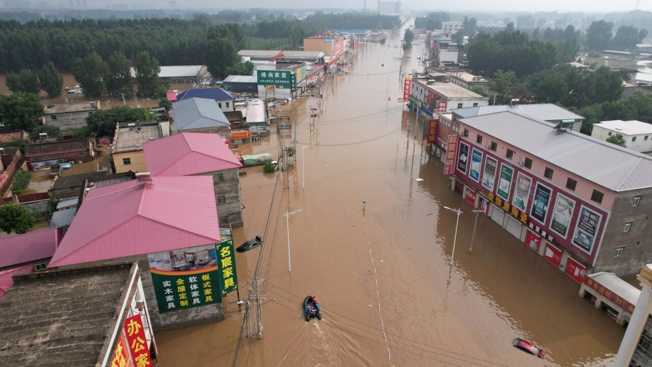 China Rains: వర్షాలు, వరదలతో చైనా అతలాకుతలం.. సోషల్ మీడియాలో షాకింగ్ దృశ్యాలు..