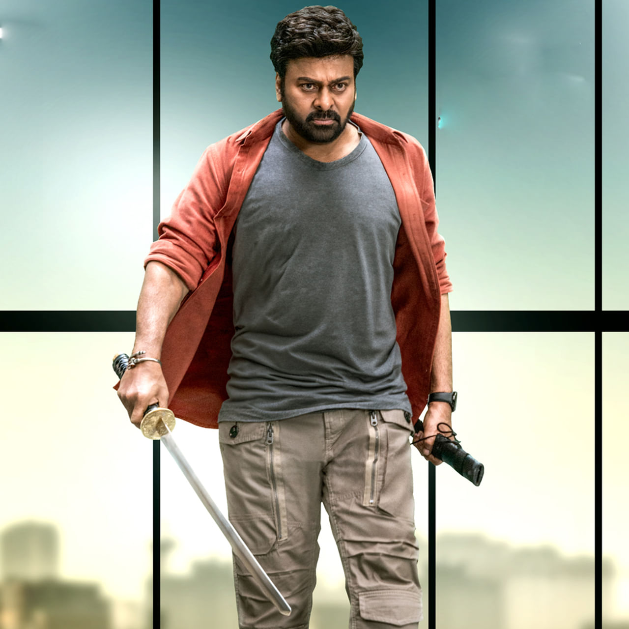 ఈ ఆగస్టులో సినిమాల సందడి మాములుగా ఉండదు. చిన్న సినిమాలనుంచి పెద్ద సినిమాల వరకు ఆగస్టు నెలలో రిలీజ్ కానున్నాయి . వాటిలో ముఖ్యంగా చెప్పుకోవాల్సింది మెగాస్టార్ భోళాశంకర్ సినిమా గురించే.. మెహర్ రమేష్ దర్శకత్వంలో తెరకెక్కిన ఈ సినిమా ఆగస్టు 11న ప్రేక్షకుల ముందుకు రానుంది. ఈ సినిమాలో కీర్తిసురేష్ చిరు సిస్టర్ గా కనిపించునది. తమన్నా హీరోయిన్ గా నటిస్తుంది.