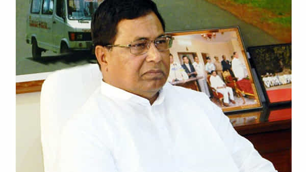 Telangana: కాంగ్రెస్ సీనియర్ నేత జానారెడ్డి రాజకీయ సన్యాసం తీసుకోనున్నారా ?.. ఎన్నికల్లో నిలబడేది ఎవరు ?