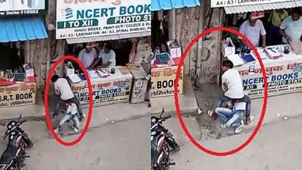 Watch Video: పట్టపగలు నడిరోడ్డుపై ఘోరం.. రూ.3 వేల కోసం కత్తితో పొడిచి దారుణ హత్య!