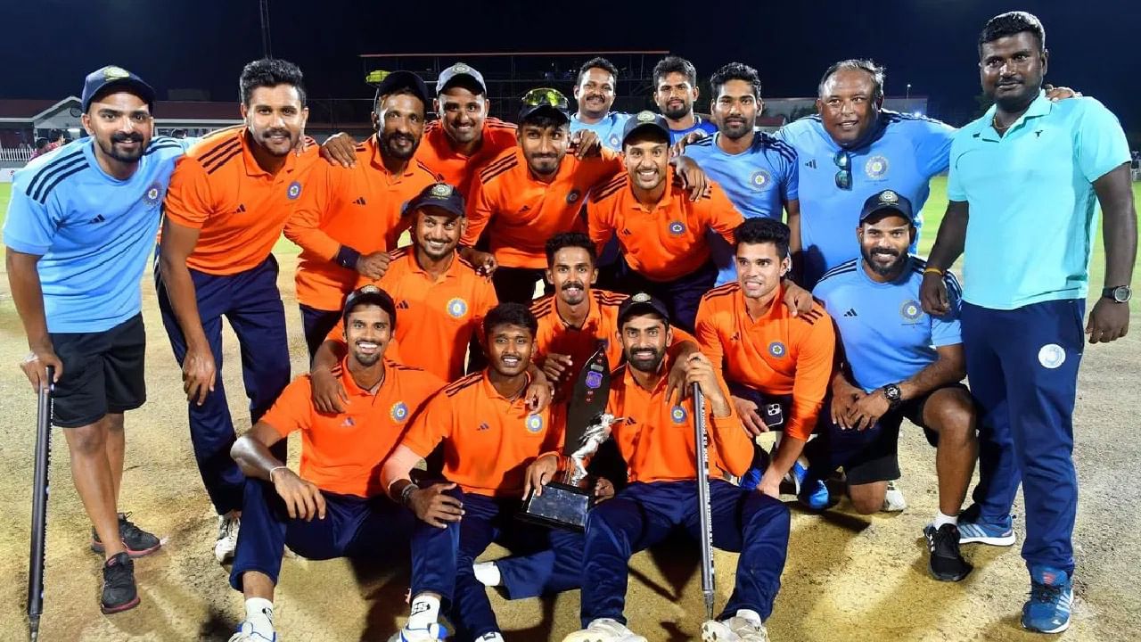 Deodhar Trophy 2023: దేవధర్ ట్రోఫీ ఫైనల్లో సౌత్ జోన్‌దే విజయం.. కెప్టెన్ ఇన్నింగ్స్‌తో అదరగొట్టిన మయాంక్ అగర్వాల్..