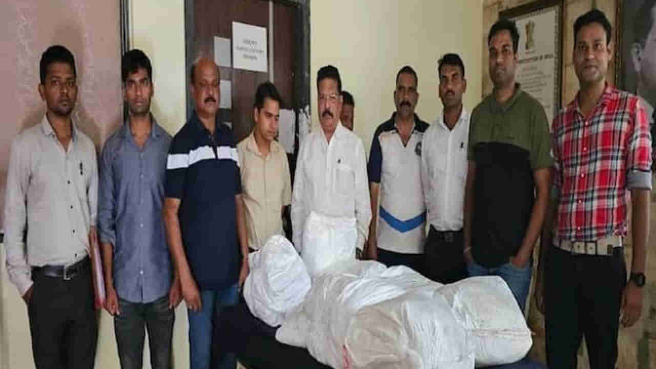 Drugs Found At Ratnagiri: వారం రోజులుగా సముద్రంలో చేపల్లా కొట్టుకొస్తున్న డ్రగ్స్ .. 250 కేజీలకు పైగా డ్రగ్స్‌ స్వాధీనం