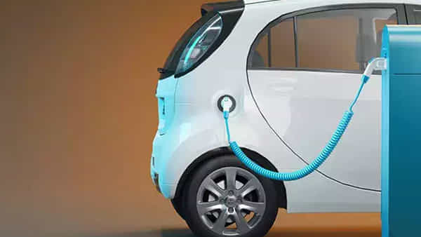 Low Cost Electric Cars: ఎలక్ట్రిక్ కారును కొనుగోలు చేయాలనుకుంటున్నారా? తక్కువ ధరకే అందుబాటులో ఉన్న 5 కార్లు..
