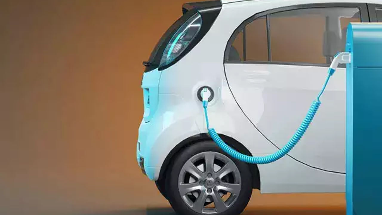 Low Cost Electric Cars: ఎలక్ట్రిక్ కారును కొనుగోలు చేయాలనుకుంటున్నారా? తక్కువ ధరకే అందుబాటులో ఉన్న 5 కార్లు..