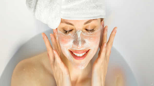 Skin Care: పచ్చిపాలతో మీ అందం రెట్టింపు.. పట్టులాంటి మెరిసే చర్మం కోసం ఈ సింపుల్ ఫేస్ ఫ్యాక్ ట్రై చేయండి...