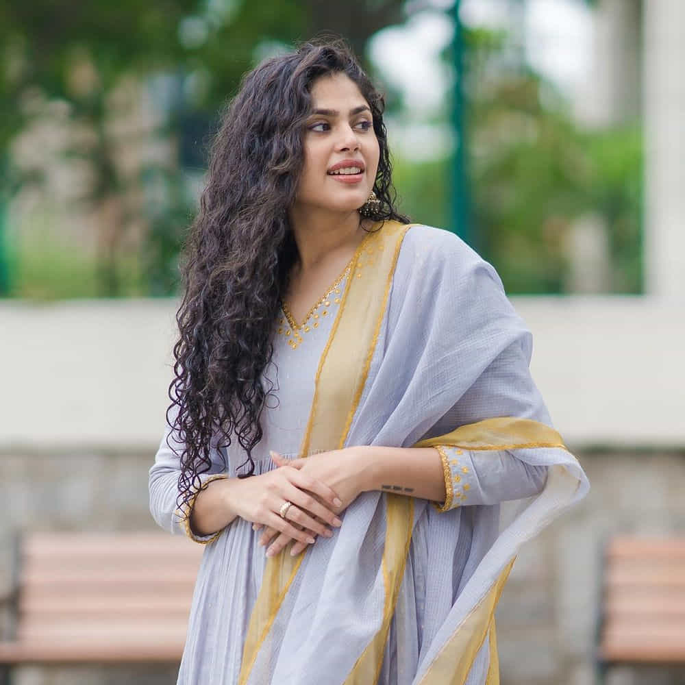 తన మొదటి సినిమా 'జాతిరత్నాలు'తోనే ఇండస్ట్రీ హిట్ దక్కించుకున్న ఈ అమ్మడు.. ఆ తర్వాత మరే హిట్ దక్కించుకోలేకపోయింది.