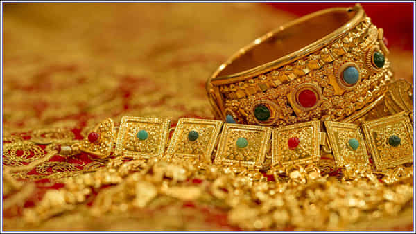 Gold Price: బంగారం ప్రియులకు కాస్త ఊరట.. ఈరోజు గోల్డ్ రేట్ ఎంత ఉందంటే