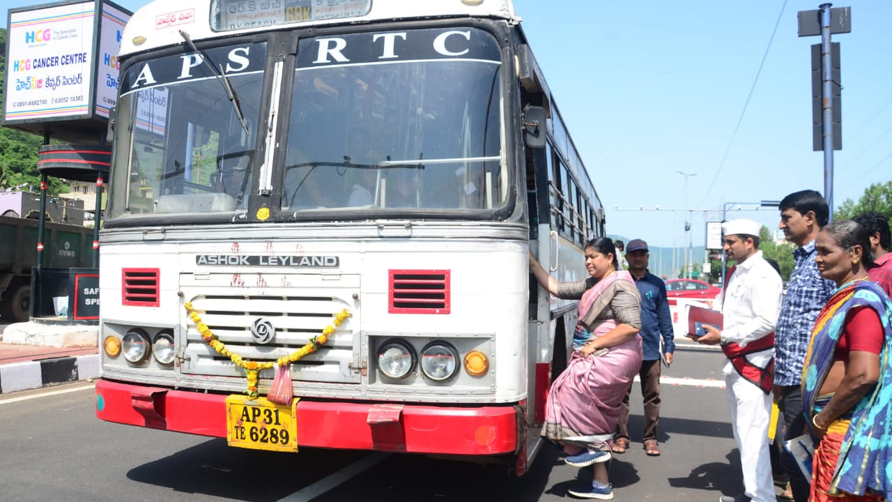 Vizag: వైజాగ్ మేయర్ బస్ ప్రయాణం వెనుక స్టోరీ మీకు తెలుసా?