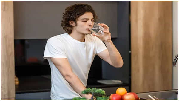 Drinking Water: భోజనం చేసిన వెంటనే నీళ్లు తాగడం సరైనదేనా?