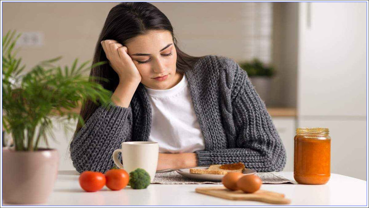 పదేపదే ఆకలిగా ఉన్నట్లయితే ఆరోగ్యంపై దృష్టి సారించాలి. ఇలాంటి సమయంలో వైద్యున్ని సంప్రదించడం మేలంటున్నారు ఆరోగ్య నిపుణులు. ఎందుకంటే విపరీతమైన ఆకలి అనారోగ్యం ప్రారంభ లక్షణం కావచ్చు.