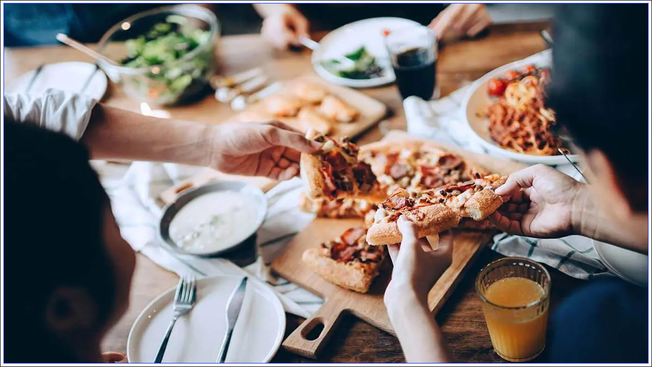 ఎందుకు ఆకలిగా ఉంది?: మీరు చాలా శారీరక శ్రమ చేస్తే, మీరు తరచుగా ఆకలితో ఉండవచ్చు. కానీ మీరు ఎటువంటి శ్రమ లేకుండా ఉన్నప్పుడు కూడా పదేపదే ఆకలి అవుతుంటే అనారోగ్య సమస్యగా గుర్తించండి. ఎక్కువగా ఆకలి వేస్తుంటే మధుమేహం వచ్చే అవకాశాలు ఉండవచ్చు. డయాబెటిక్ పేషెంట్లు తరచుగా భోజనం చేసిన తర్వాత కూడా ఆకలిగా ఉన్నట్లు ఉంటుంది.  ఎందుకంటే వారి శరీరం తగినంత ఇన్సులిన్ ఉత్పత్తి చేయదు.  కానీ సరైన జాగ్రత్తతో దీనిని సులభంగా నియంత్రించవచ్చు అంటున్నారు నిపుణులు.