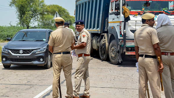 Haryana: సోమవారం శోభాయాత్రకు వీహెచ్పీ పిలుపు.. అనుమతి లేదన్న సీఎం.. హర్యానాలో మళ్లీ హై టైన్షన్