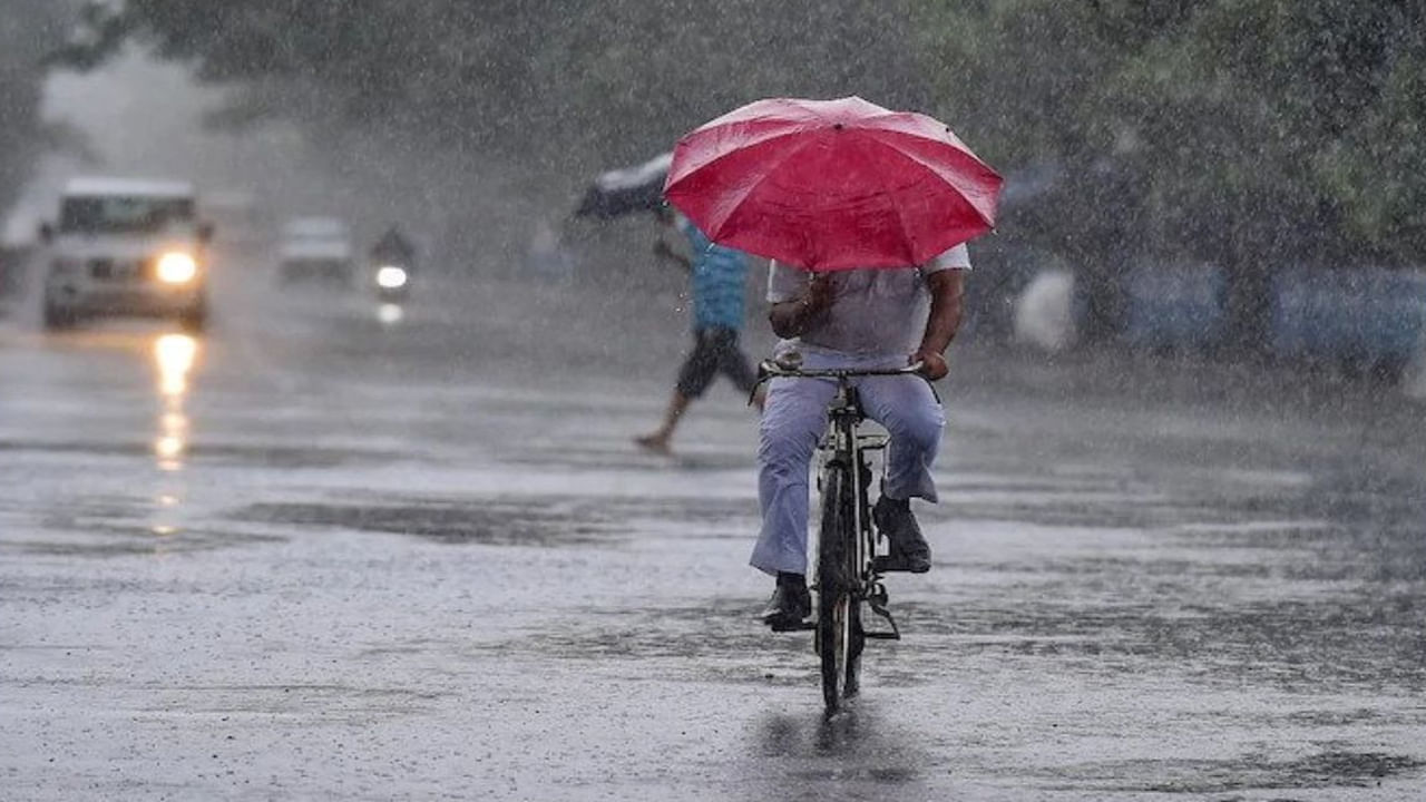 Monsoon updates: తెలుగు రాష్ట్రాల్లో మళ్లీ వర్షాలు.. మధ్య బంగాళాఖాతంలో ఆవర్తనం..  ఎఫెక్ట్ ఎలా ఉంటుందంటే..