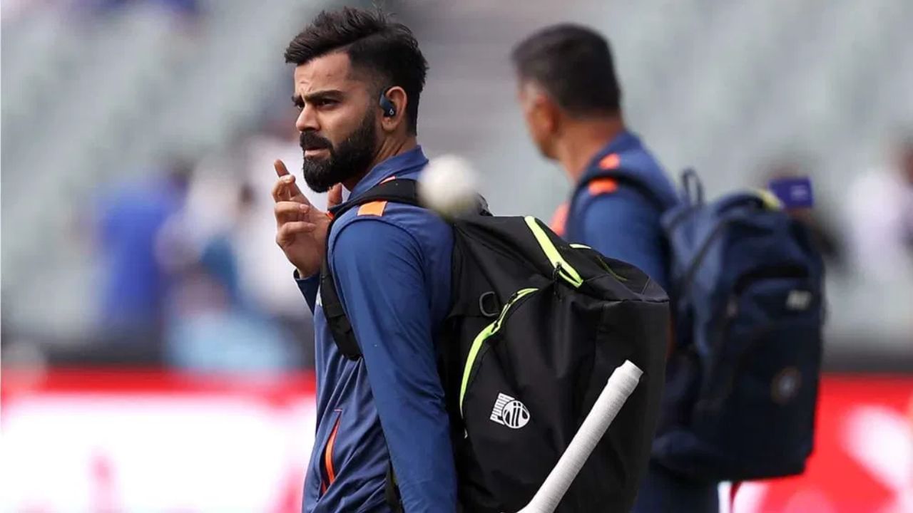 పోర్ట్ ఆఫ్ స్పెయిన్ నుంచి టీమ్ ఇండియా ఇప్పటికే ట్రినిడాడ్‌లో అడుగుపెట్టింది. కానీ, విరాట్ కోహ్లీ భారత జట్టుతో కలిసి ప్రయాణించలేదు. దీంతో మూడో వన్డేలో విరాట్ కోహ్లి కనిపించే ఛాన్స్ లేదని అంటున్నారు. సోమవారం సాయంత్రం ట్రినిడాడ్ చేరుకున్న భారత ఆటగాళ్లు మంగళవారం మ్యాచ్‌కు సిద్ధమయ్యారు. ఆ తర్వాత విరాట్ కోహ్లీ వచ్చాడు. అతను సిరీస్ డిసైడర్‌కు అందుబాటులో ఉండడంటూ ఊహాగానాలు చెలరేగుతున్నాయి.