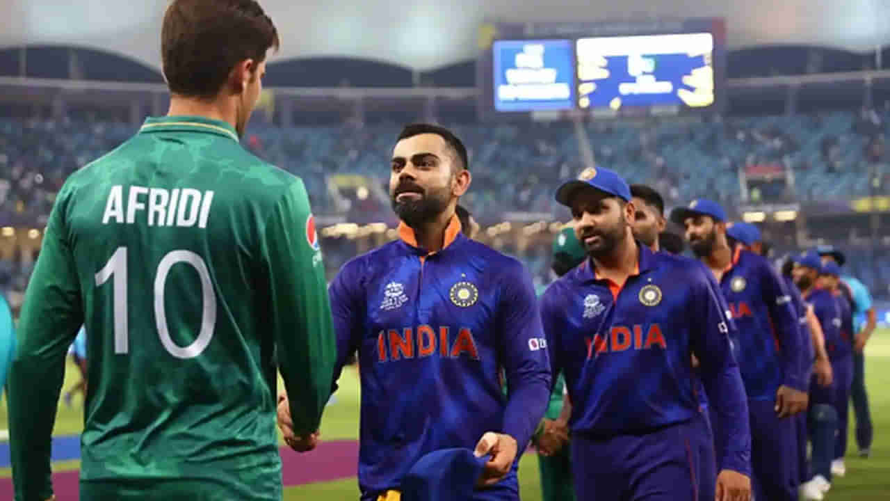 IND Vs PAK: ఎల్లుండే భారత్, పాక్ పోరు.. అంతలోనే బాబర్ సేనకు బిగ్ షాక్.. మ్యాచ్‌కి ఆ స్టార్ బౌలర్‌ దూరం..!