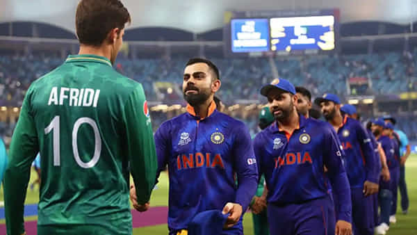 IND Vs PAK: ఎల్లుండే భారత్, పాక్ పోరు.. అంతలోనే బాబర్ సేనకు బిగ్ షాక్.. మ్యాచ్కి ఆ స్టార్ బౌలర్ దూరం..!
