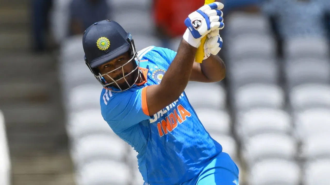 IND vs WI: 2 ఫోర్లు, 4 సిక్స్లతో విమర్శకులకు చెక్.. తుఫాన్ హాఫ్ సెంచరీతో సెలెక్టర్లకు తలనొప్పి పెంచిన బ్యాడ్ లక్ ప్లేయర్..