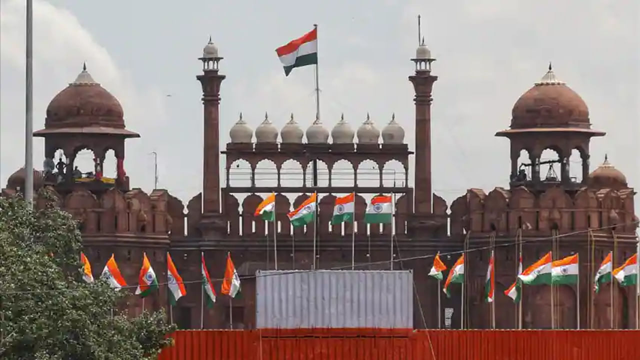 Independence Day: ఎర్రకోటపై జాతీయ జెండాను ఆగస్టు 15న ప్రధానమంత్రి, జనవరి 26న రాష్ట్రపతి ఎందుకు ఎగురవేస్తారో తెలుసా..