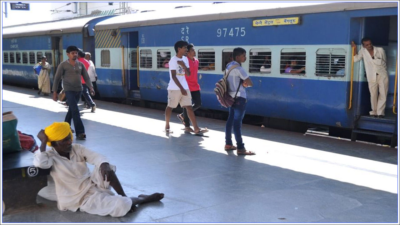 Indian Railways: రైలు టికెట్ తీసుకున్న తర్వాత కూడా ప్లాట్‌ఫారమ్‌పై ఉంటే జరిమానా.. రైల్వే కొత్త నిబంధనలు