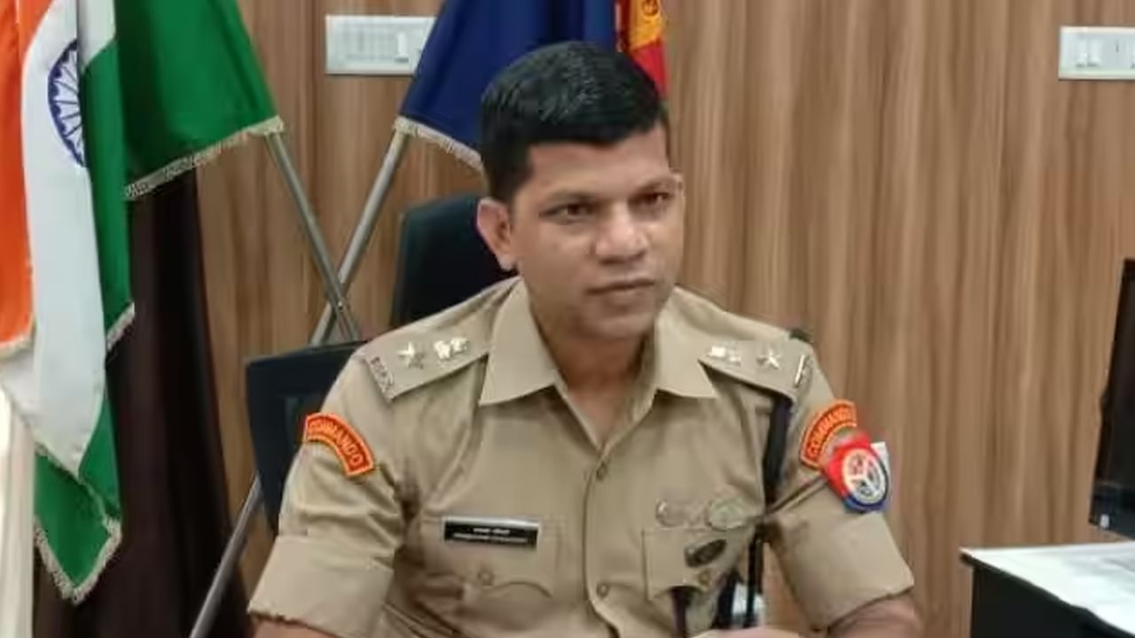 Meet IPS Prabhakar Chaudhary: ఎంత కష్టమైన పనినైనా పరిష్కరించే IPS ఆఫీసర్.. నిజాయతీకి బహుమతి.. 13 ఏళ్ల సర్వీసులో 21 సార్లు బదిలీ