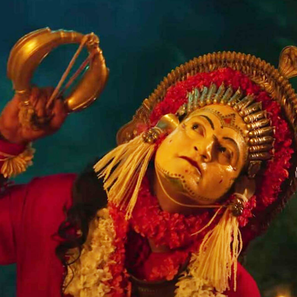 అభిమానుల కోరిక మేరకు అన్నట్టుగా పార్ట్ 2ను ఎనౌన్స్ చేసింది యూనిట్. అందరూ ఊహించినట్టుగా సీక్వెల్ కాకుండా ప్రీక్వెల్ను రాబోతుందని చెప్పి ట్విస్ట్ ఇచ్చింది టీమ్. కాంతార పాన్ ఇండియా సక్సెస్ కావటంతో మిగతా ప్రాజెక్ట్స్ను పక్కన పెట్టేసి ప్రీక్వెల్ మీదే దృష్టి పెట్టారు హీరో, డైరెక్టర్ రిషబ్ శెట్టి.