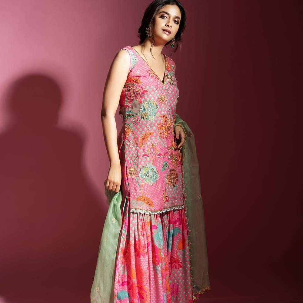 వేదాళం రీమేక్ గా వచ్చిన ఈ మూవీలో చెల్లి పాత్రకు ప్రాధాన్యత ఎక్కువగానే ఉంటుంది. చెల్లి పాత్ర చుట్టూనే సినిమా మొత్తం ఉంటుంది. అందుకే కీర్తి ఈ సినిమాకు గ్రీన్ సిగ్నల్ ఇచ్చినట్లుగా తెలుస్తోంది.