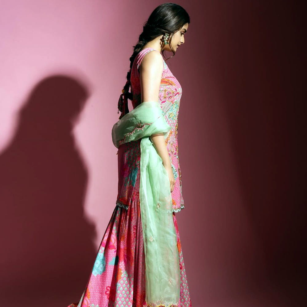 “నా పెళ్లికి సంబంధించి వస్తున్న వార్తలపై ఇప్పటికే క్లారిటీ ఇచ్చాను. మీరంతా నా పెళ్లి గురించే ఎందుకు అడుగుతున్నారు ? నా పెళ్లిపై మీరెందుకు అంత ఆసక్తి చూపుతున్నారు.?