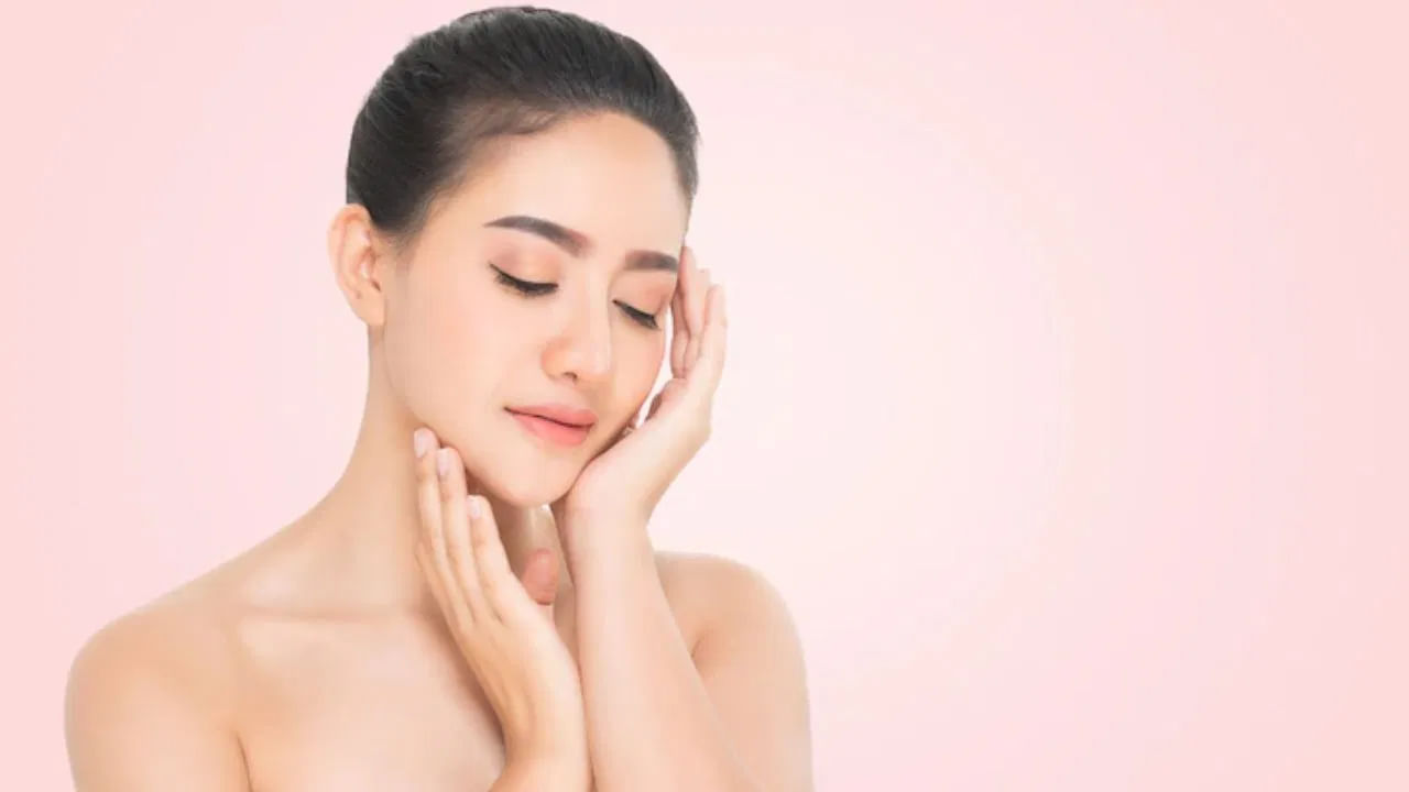 Korean Skincare Tips: కొరియన్ అమ్మాయిలు రోజూ చెంపదెబ్బలు కొట్టుకుంటారు.. దీని వెనుక లాజిక్ తెలిస్తే షాక్ అవుతారు..!