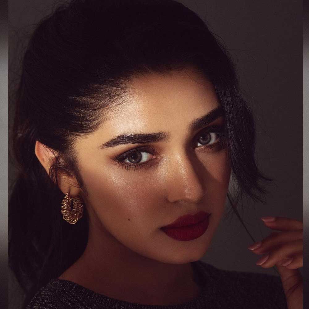 తమిళంలో సూర్యకు జోడిగా నటిస్తోంది. అలాగే మలయాళంలో యంగ్ హీరోతో పాన్ ఇండియా ప్రాజెక్ట్ చేస్తుంది. 